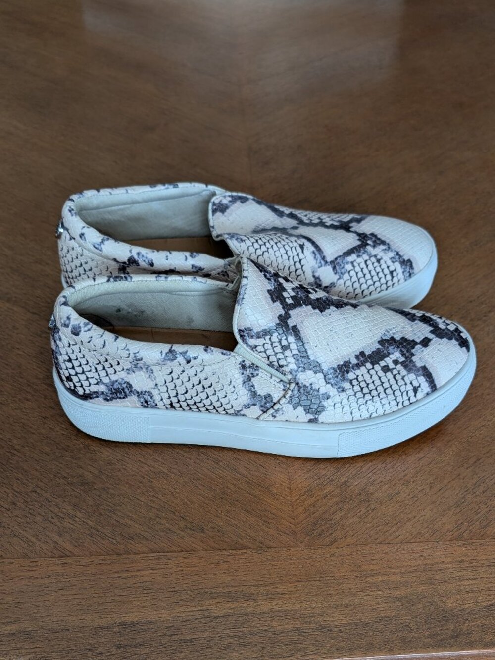 Steve Madden Bella Vita Black/Cream Leather Snakeskin Slip Ons